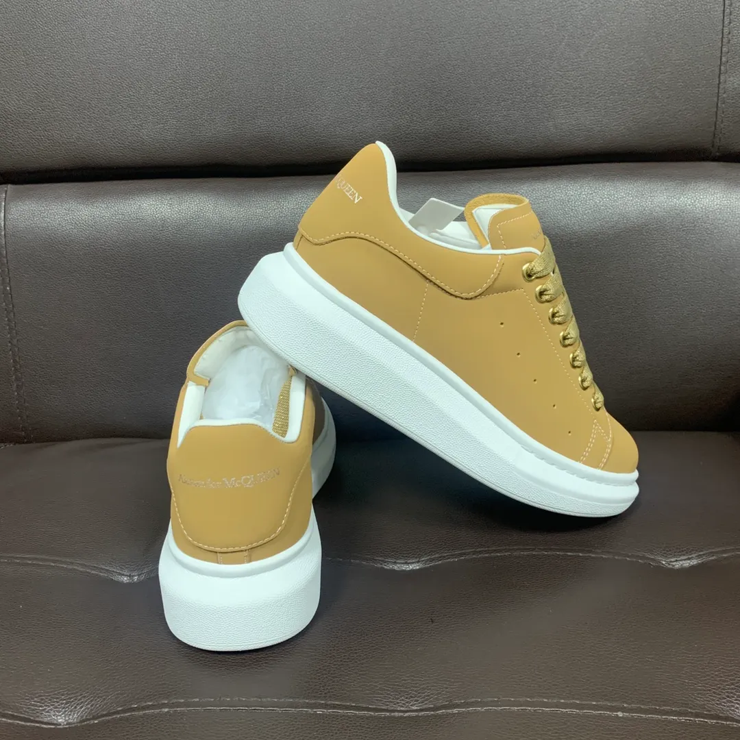 👟👟Ex-factory price 560👟👟 Professional McQueen factory. Top version. Couple style Alexander McQUEEN high version has been upgraded to the highest quality again✅ 💪McQueen Spring, Summer, Autumn and Winter top version Purchasing level✅ Recruiting national online and offline agents to join🤝 🏆Fabric: Original materials imported from Italy. Texture, water-resistant and non-discoloring 🏆Inner lining: ️A-grade Italian imported lining resistant to dirt, sweat-absorbent, breathable and comfortable 🏆Foot pads: top-grade imported Italian super-soft cowhide leather 🏆Outsole: PU+counter 1:1 🏆Shoe box: original white box. Plus white flip cover for double-layer protection. Cloth bag. Handbag. Certificate of 1:1 mold opening, 4-piece set. Delivered with a pair of shoelaces. 🖕🏿🖕🏿🖕🏿 You can choose any pair of shoelaces in any color of our factory 🏆Code number: women's 34-41. men's 38-46 🏆Special remarks (women's code 34.40.41, men's code 38.45.46 is customized, no returns or exchanges) Win-win cooperation 🤝